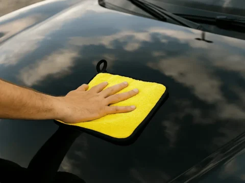 panduan terbaik jenis kain yang tepat untuk cuci mobil